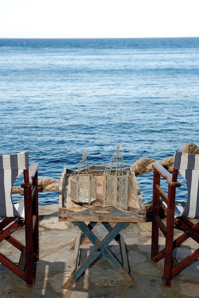 Seaside Neoclassical Property in Vaporia Ermoupoli