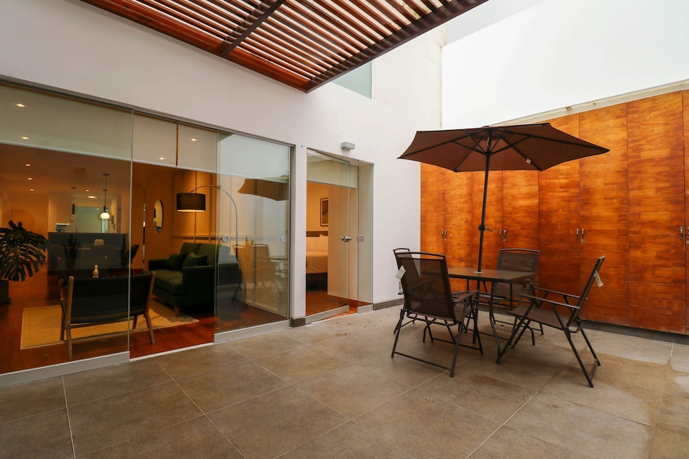 w Elegant 2BR w Spacious Terrace in Miraflores