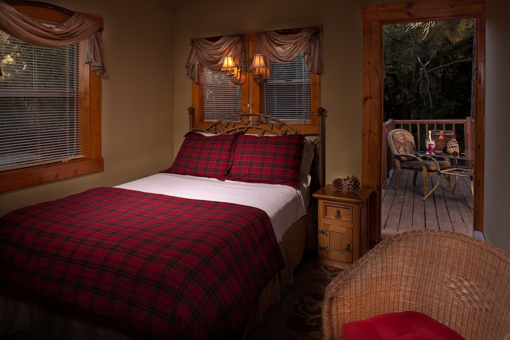 Idyllwild Bunkhouse