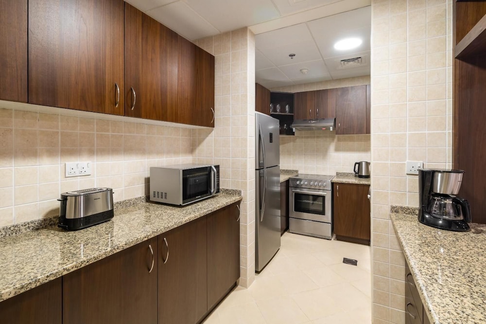 2BD 2 5BA Superior Apt With Pool Gym Beach Access