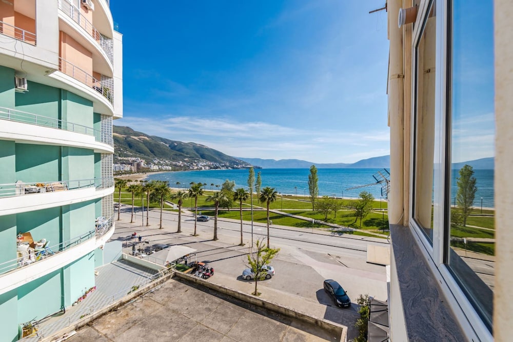 Sun Sea 1BR Apartment