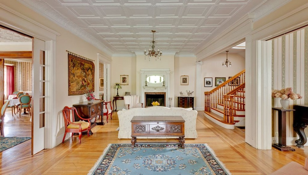 Hillholm Estate