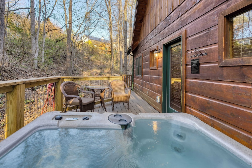 Hottub, Game Room, Forest Views, Near Gatlinburg Four Bears Lodge by Avantstay