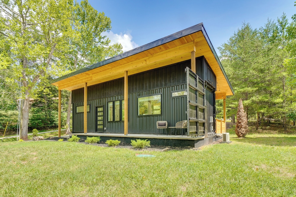 Container Cottage Between Knoxville & Sevierville!