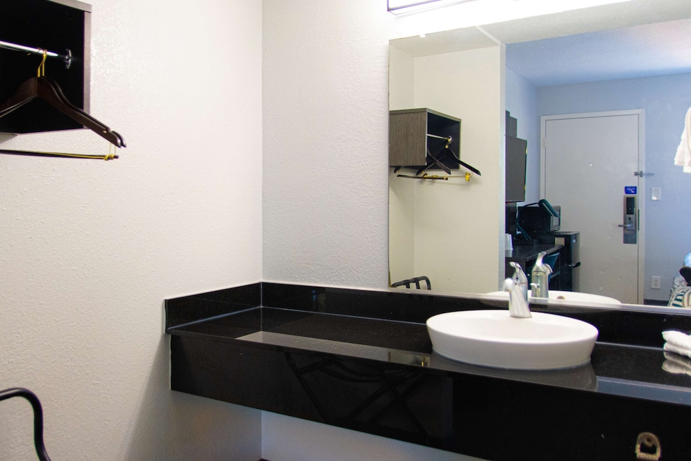 Motel 6 Lantana, FL