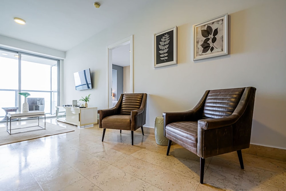 w Prestigious 1BR w Fantastic Balcony in YOO
