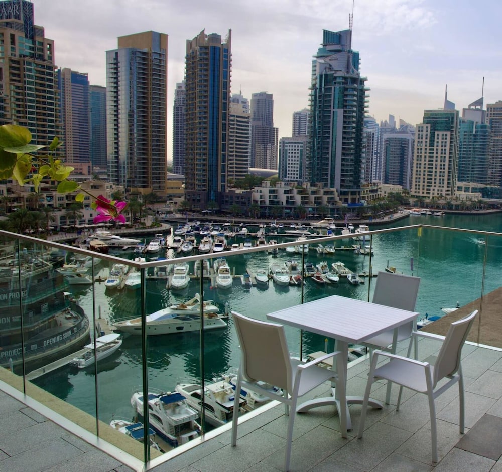 Stunning 1BD Apartment 15mins to Marina Promenade!