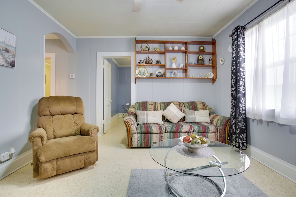 Walk to 1st Street: Family Home in Thibodaux!