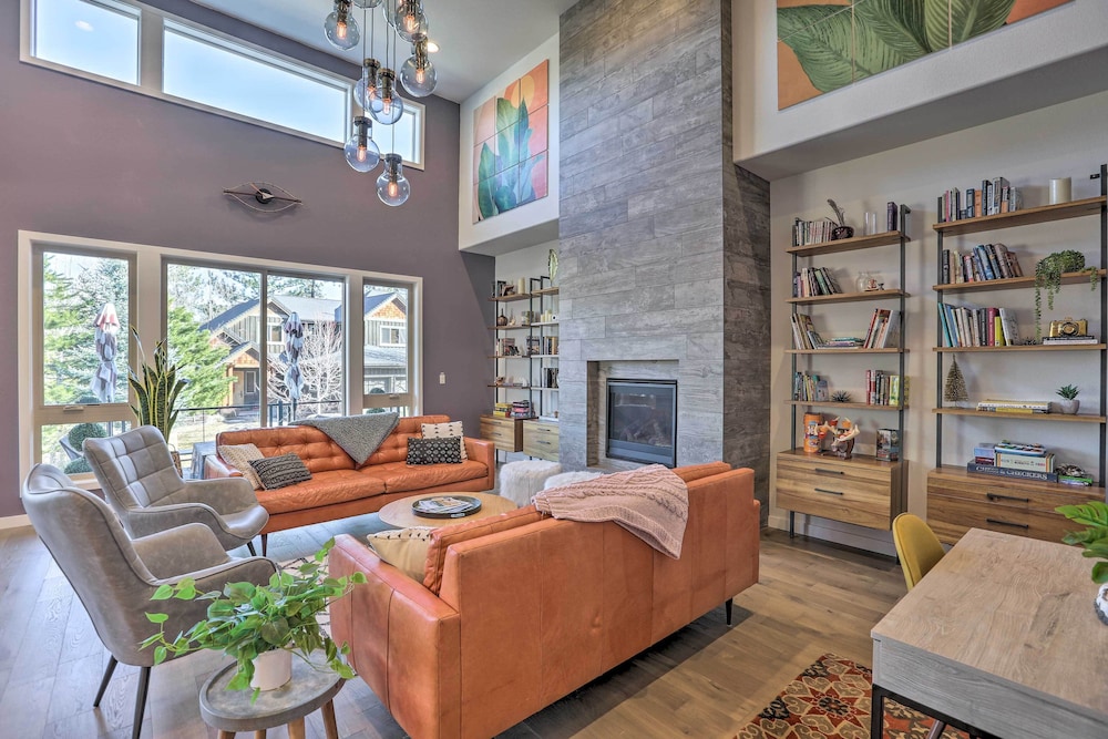 Modern Mtn Oasis w/ Patio, Hot Tub & Grill!