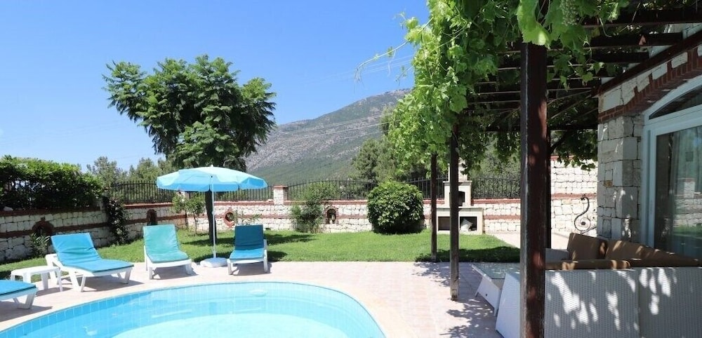Photo 10