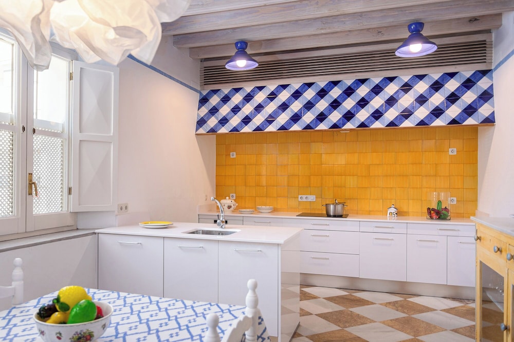 Traditional House With Private Terrace. Campamento