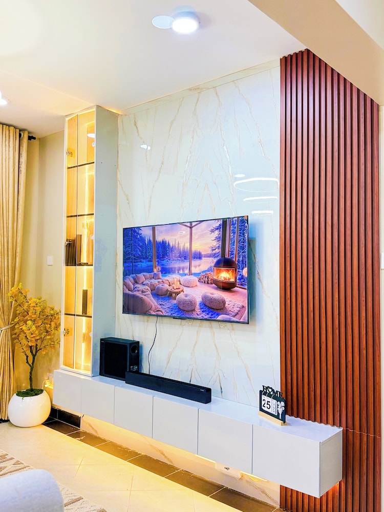 Charm Luxe Homes