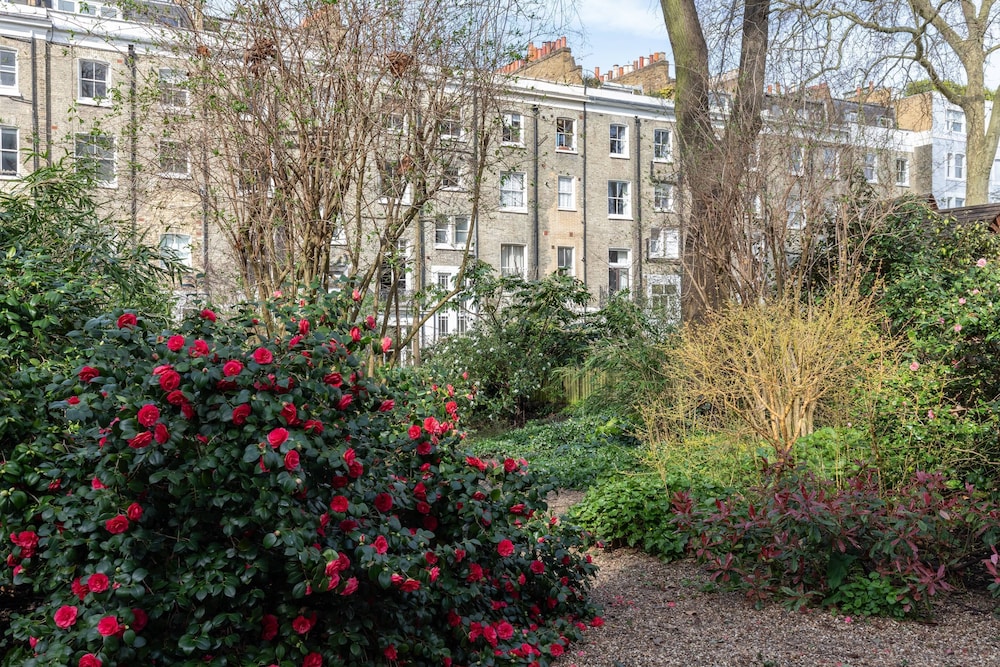 Ladbroke Gardens VII by Onefinestay