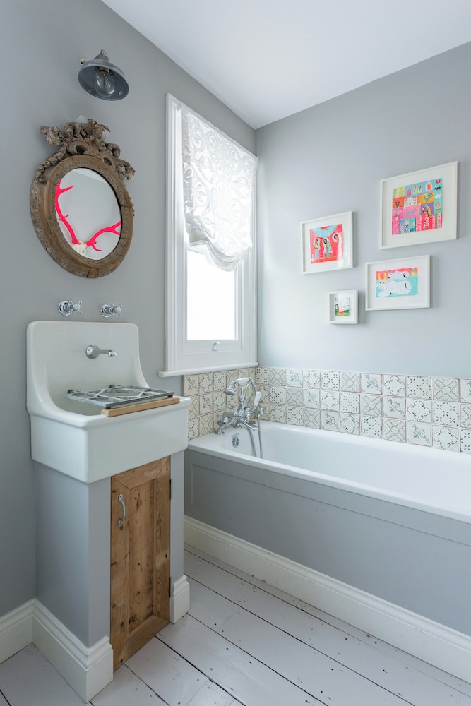 Barlby Road III by Onefinestay