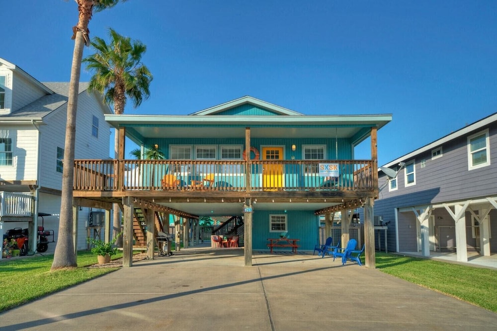 Private Pool, Large Yard, Game Room, Balcony South By Sunkissed by Avantstay view 4
