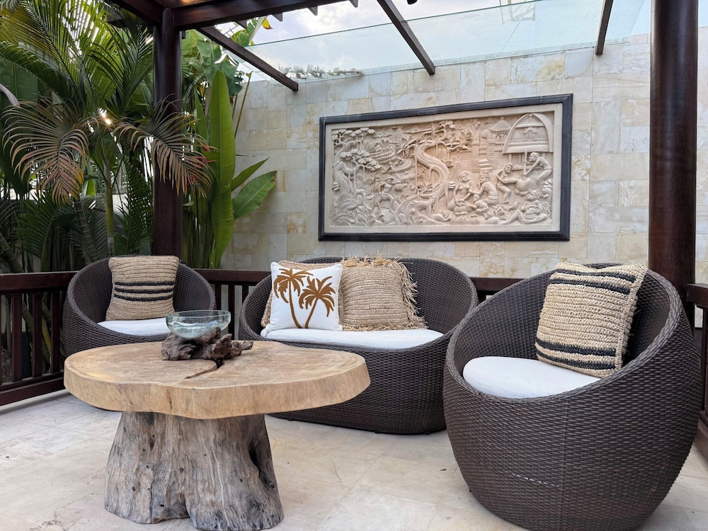 Villa St Calyx by DVH Luxe Retreats 3BR