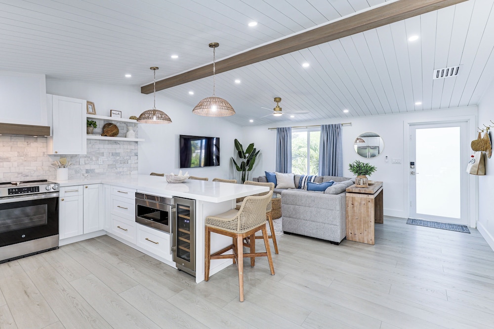 Close to Beach: Canal-front Home in Islamorada