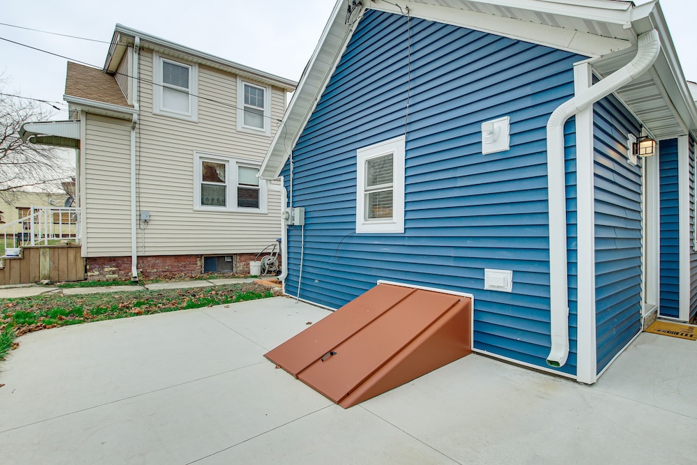 Dog-friendly Sheboygan Home - 1 Mi to Town! view 2