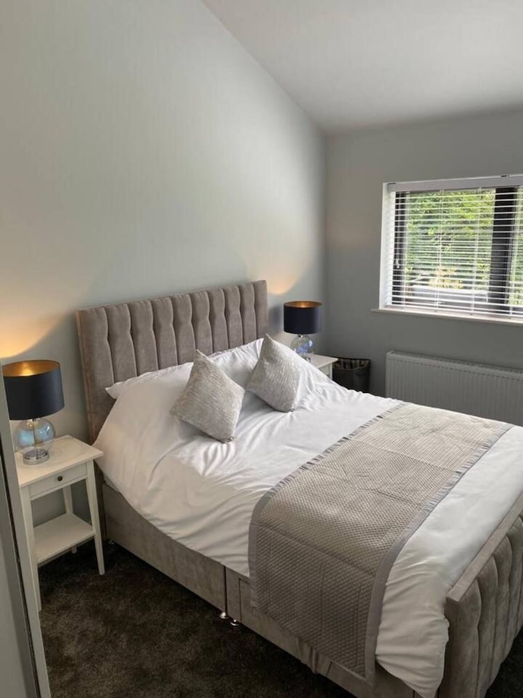The View, Charming 2-bed Apartment in Shaftesbury, view 2