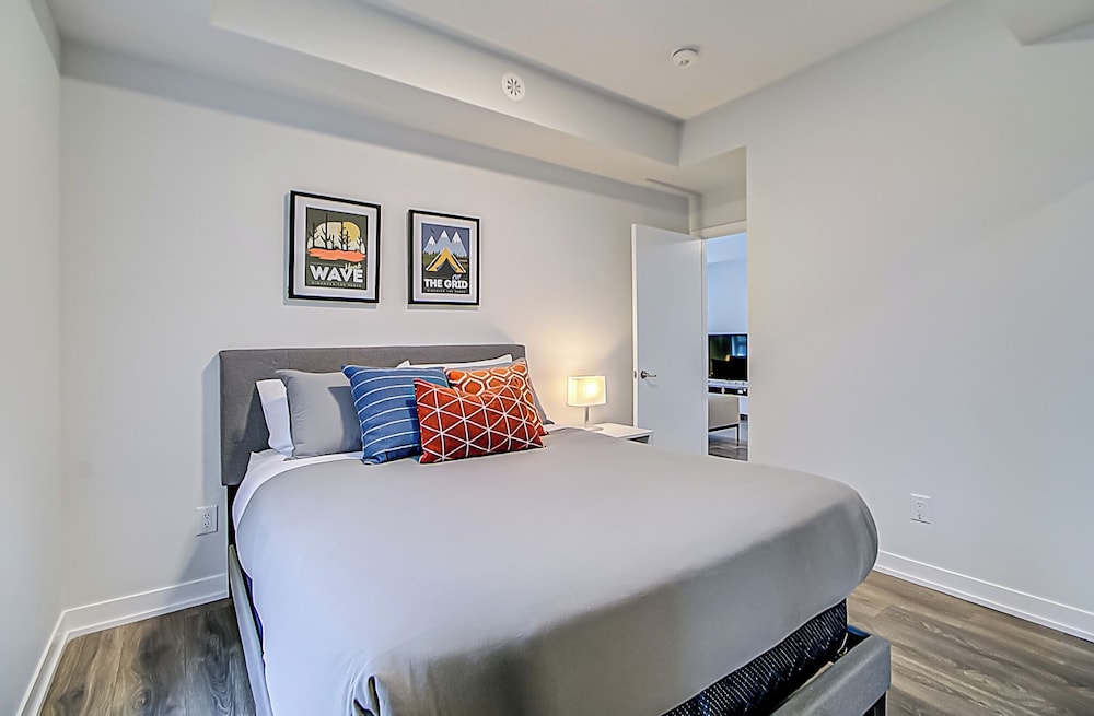 Modern 3BR Retreat Near Yorkdale Mall