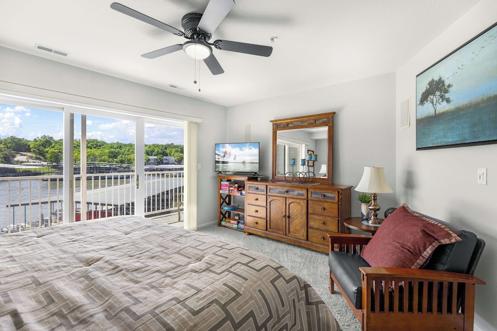 Seascape Cove Waterfront!