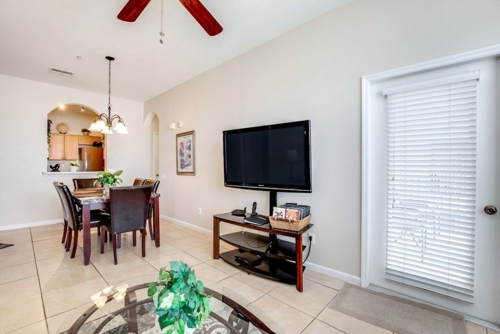 Windsor Palms 3 Bed Condo 2 Minutes Walk To Clubh 3 Bedroom Condo by Redawning - Image 3