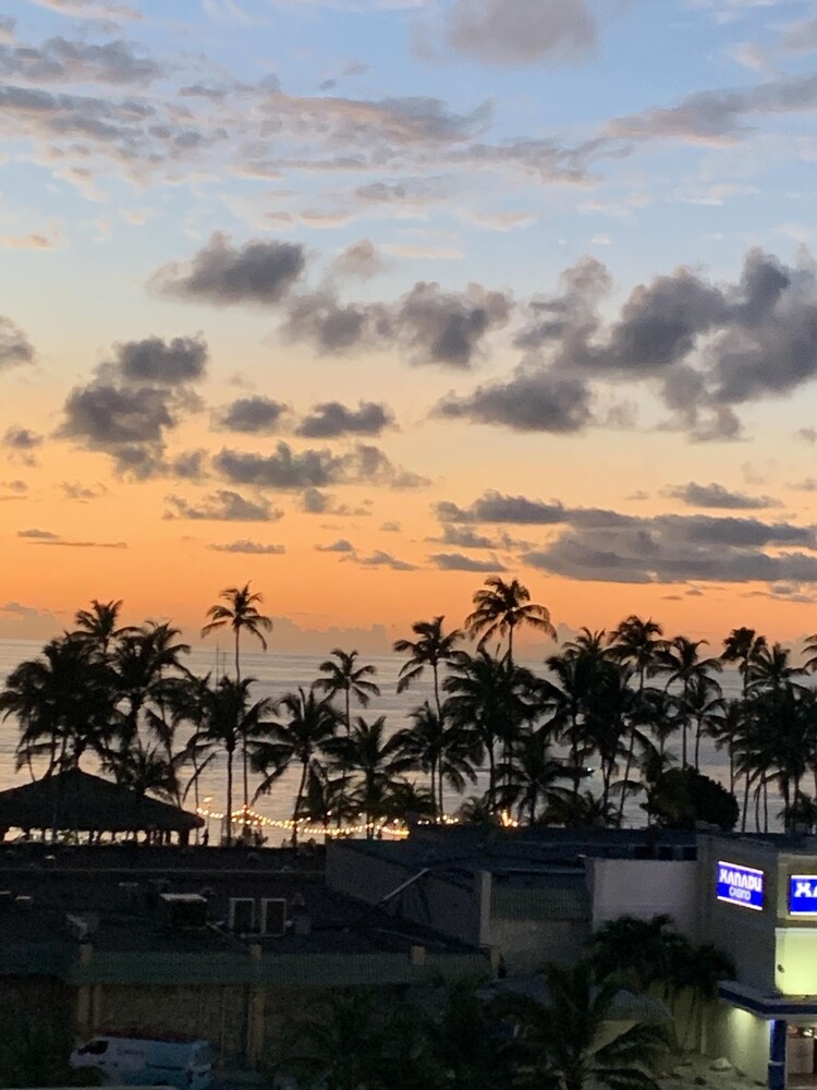 Oceanside Luxury The Cove Palm Beach 2BR 2 5BA
