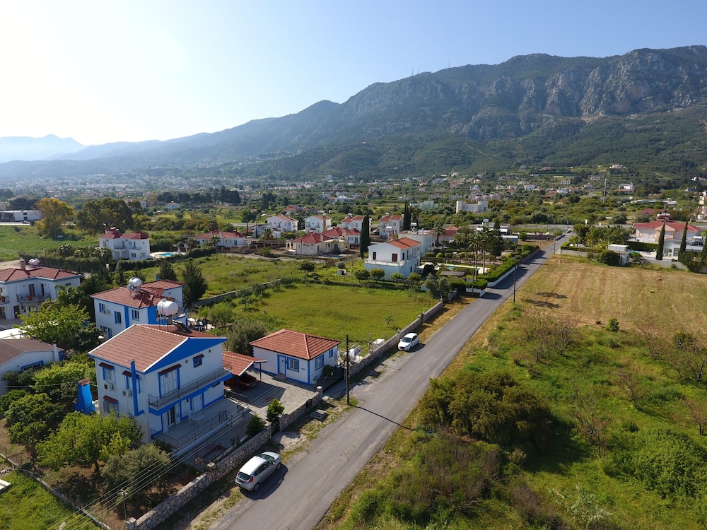 Seaside House 2 Double Bedrooms With Spectacular Mountain Sea View