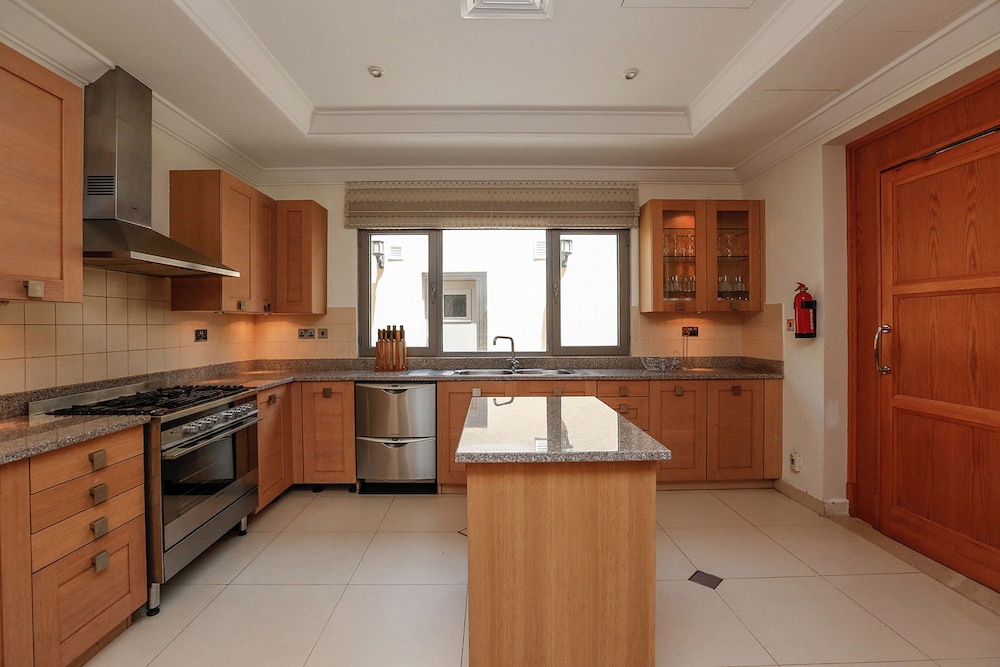 Kennedy Towers - Signature Villa L