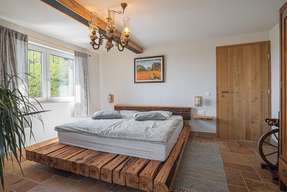 Stuk House