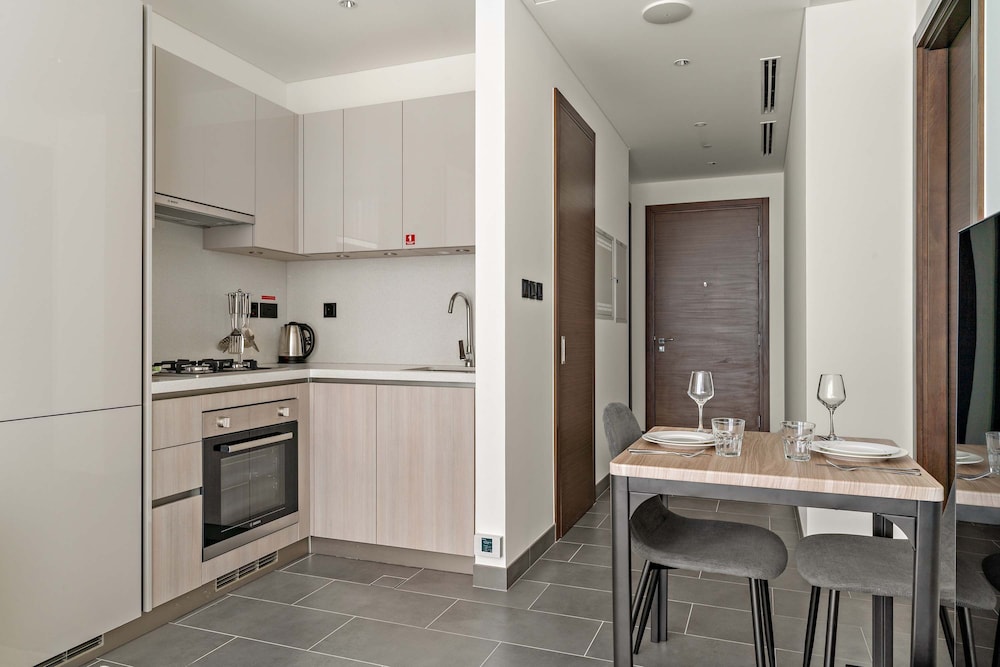 Modern 1BR in The Crest With Pool and gym