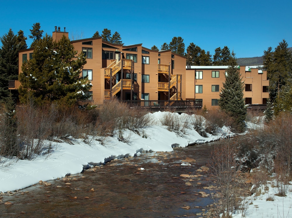 Perfect Mountain Retreat/3br -fireplace, Kids Ski Free 3 Bedroom Condo by RedAwning