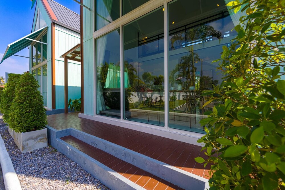 Beautiful new 7 Bedroom Villa Resort CT7