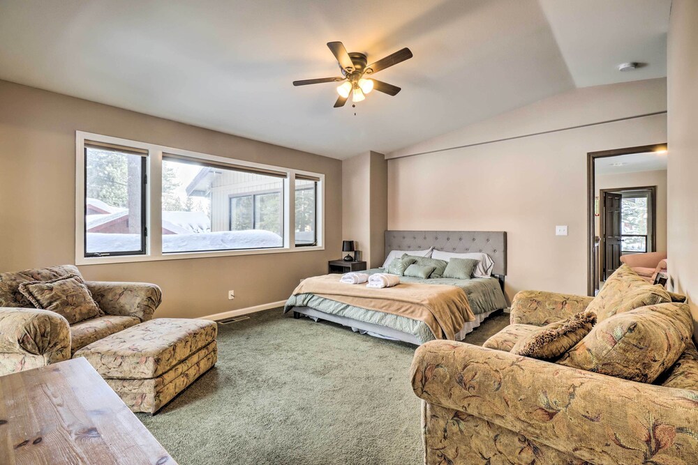 Pet-friendly Stateline Home < 2 Mi to Lake Tahoe! view 4
