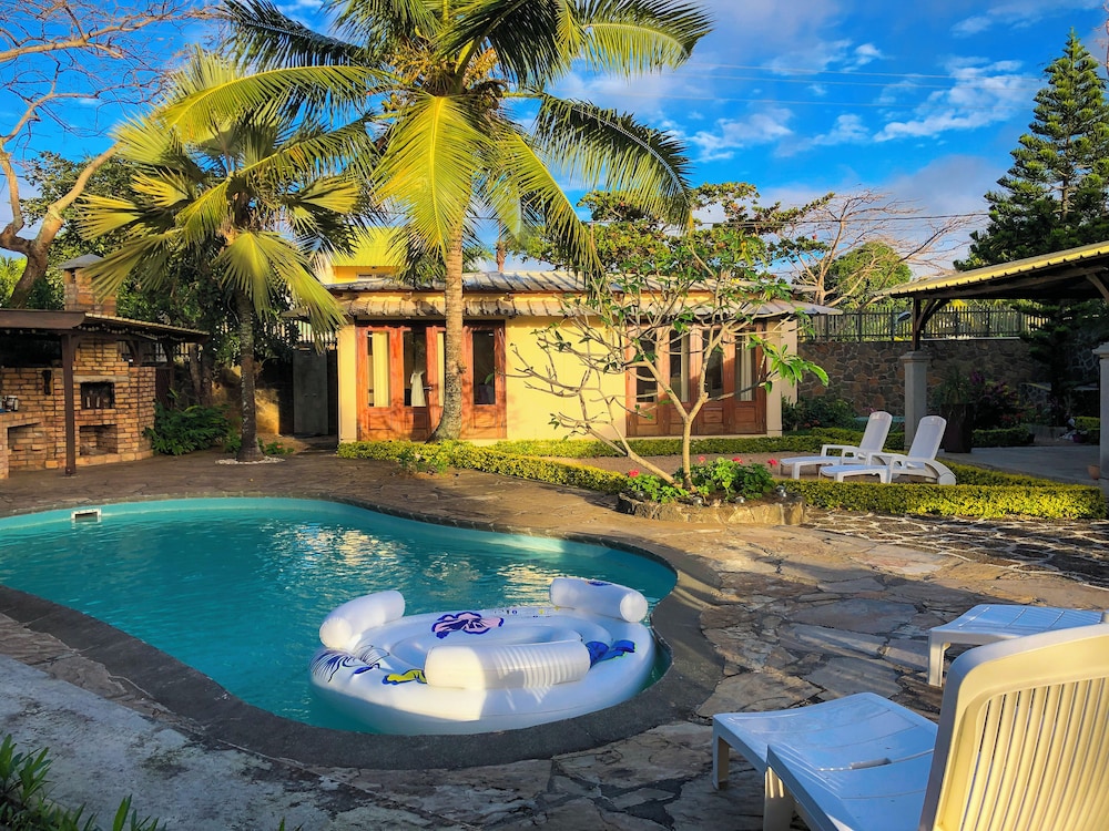 Laurels Villas