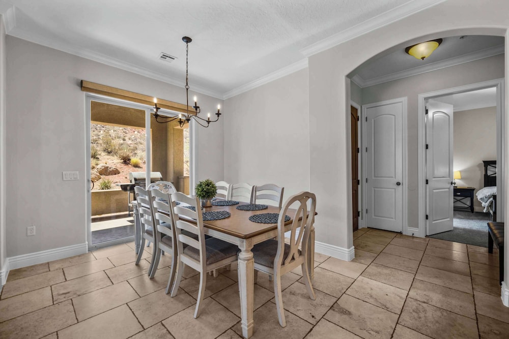 Pool Paradise for Families - Condo for 12 w/ Resort-style Amenities