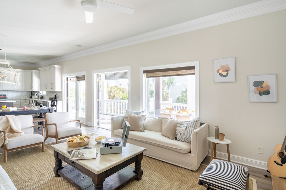 Fin by Avantstay 9 BR Destin Oasis With Pool Spa Walk to Beach