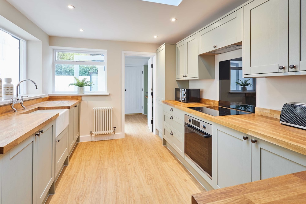 Host Stay Ginger Bread Cottage