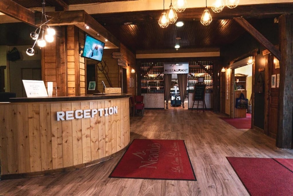 Lobby & Reception