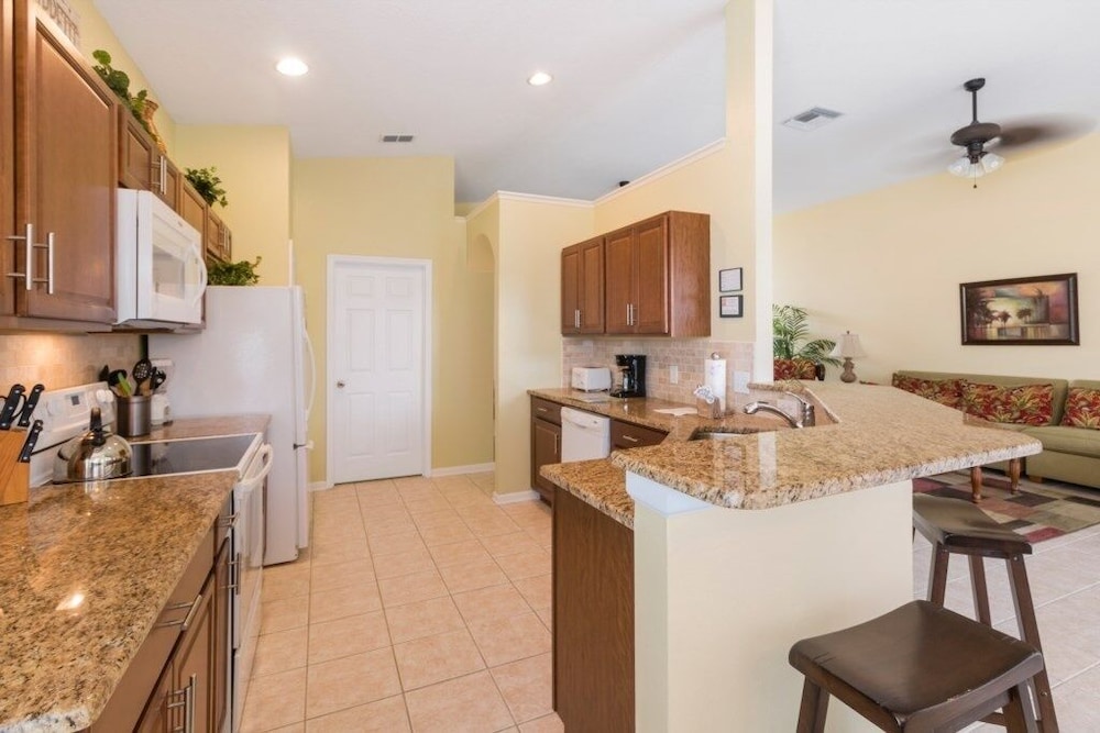Modern Villa W/ South-facing Pool, Spa & Game Room Near Disney 3 Bedroom Villa