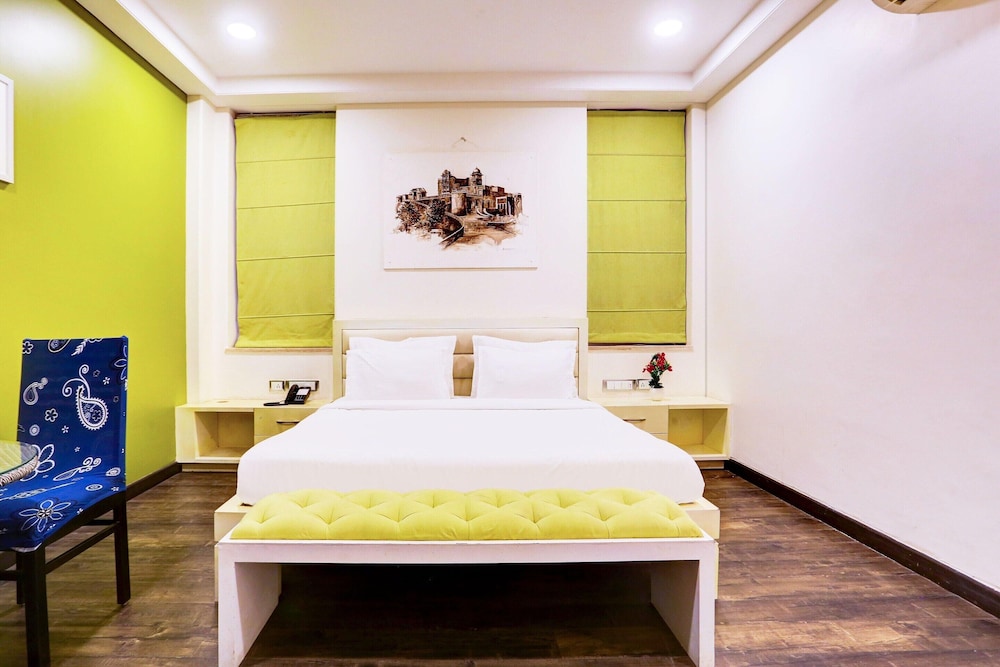 Mordern Rooftop Restro and Pool at Udaipur