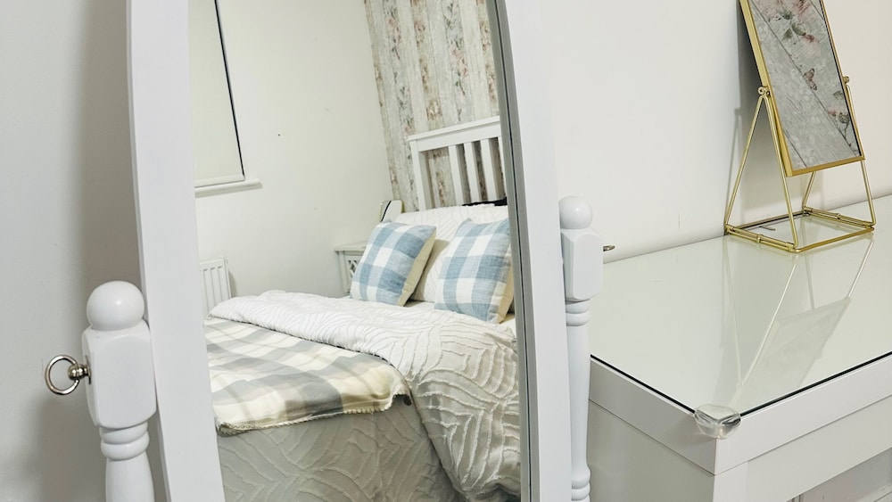 Ibate Apartments - Cozy 2 Bedroom Home