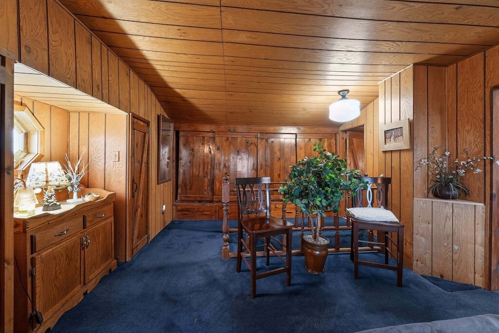 Rustic Shadows 5 Bedroom Cabin