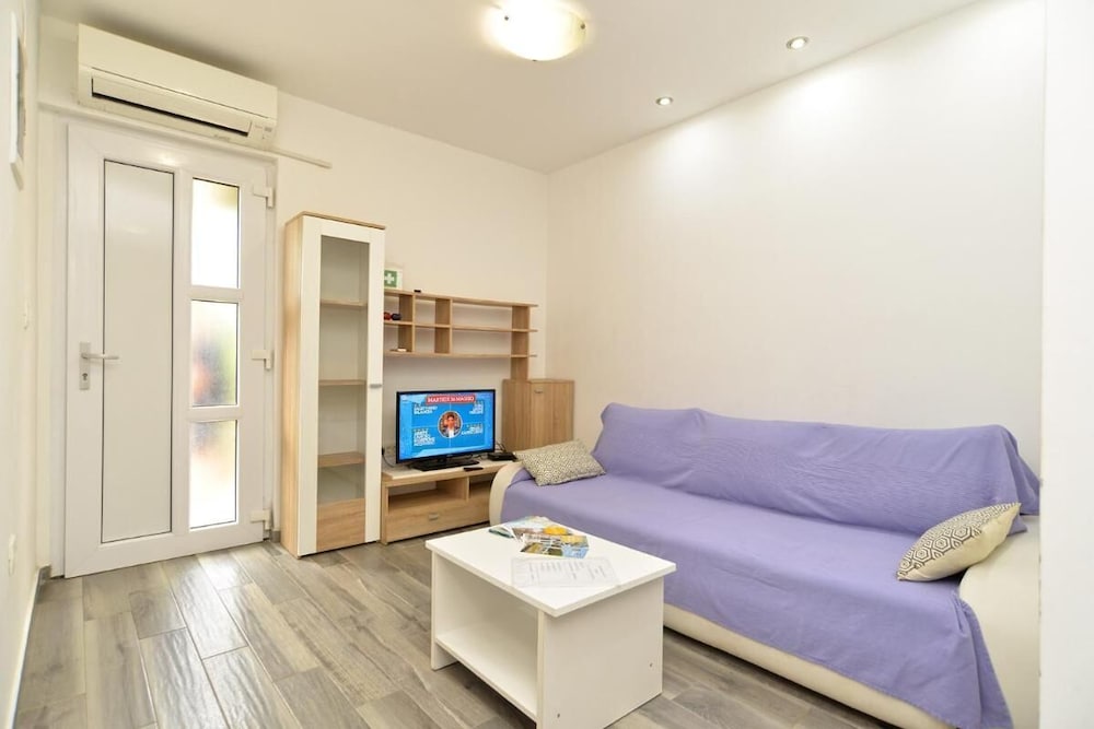 Lovely Flat Just Steps From the Beach