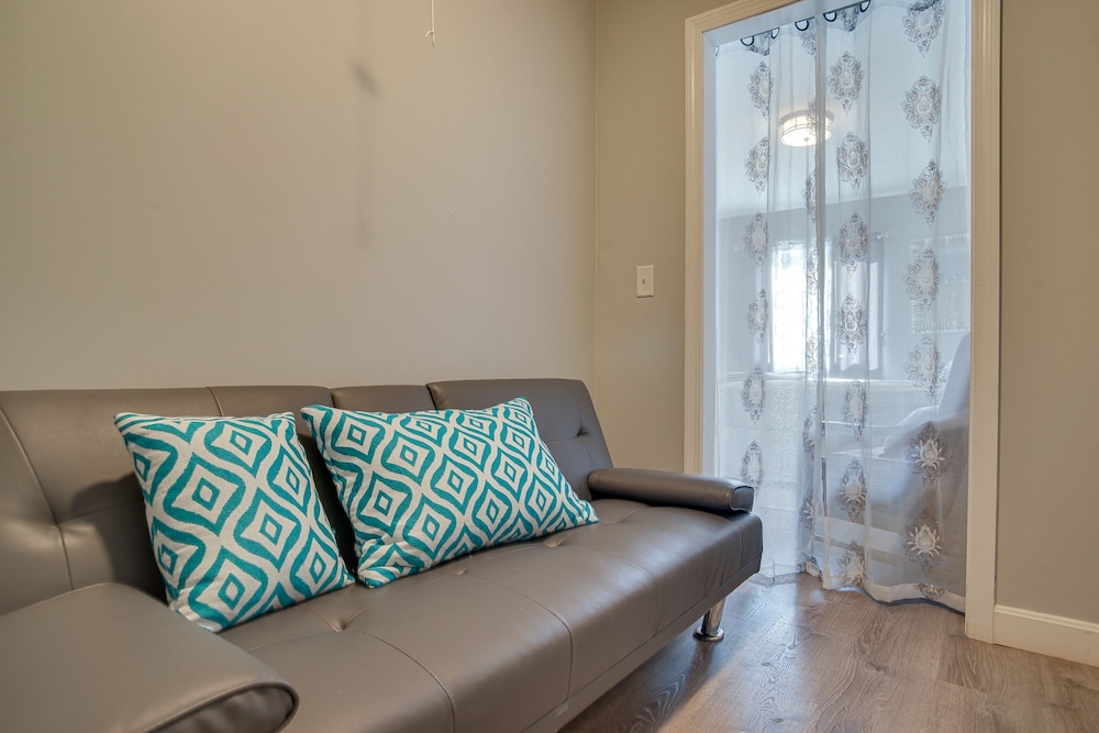 ~ 1 Mi to Beach: Cape Cod Apt in South Yarmouth