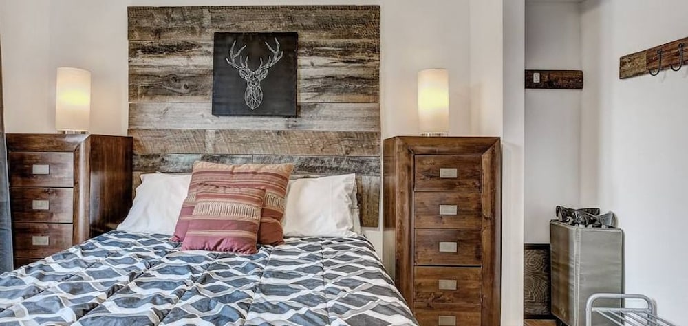 Destination Stays Little Burgundy DT MTL - Image 3