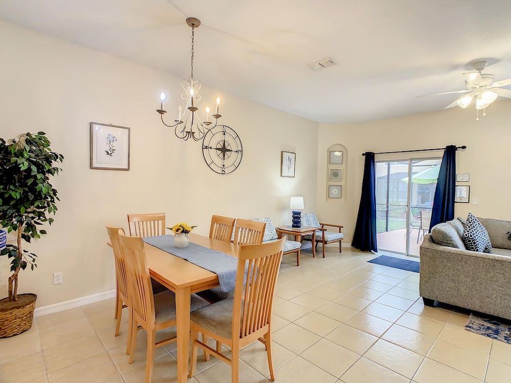 Spacious Regal Oaks Townhome by Disney