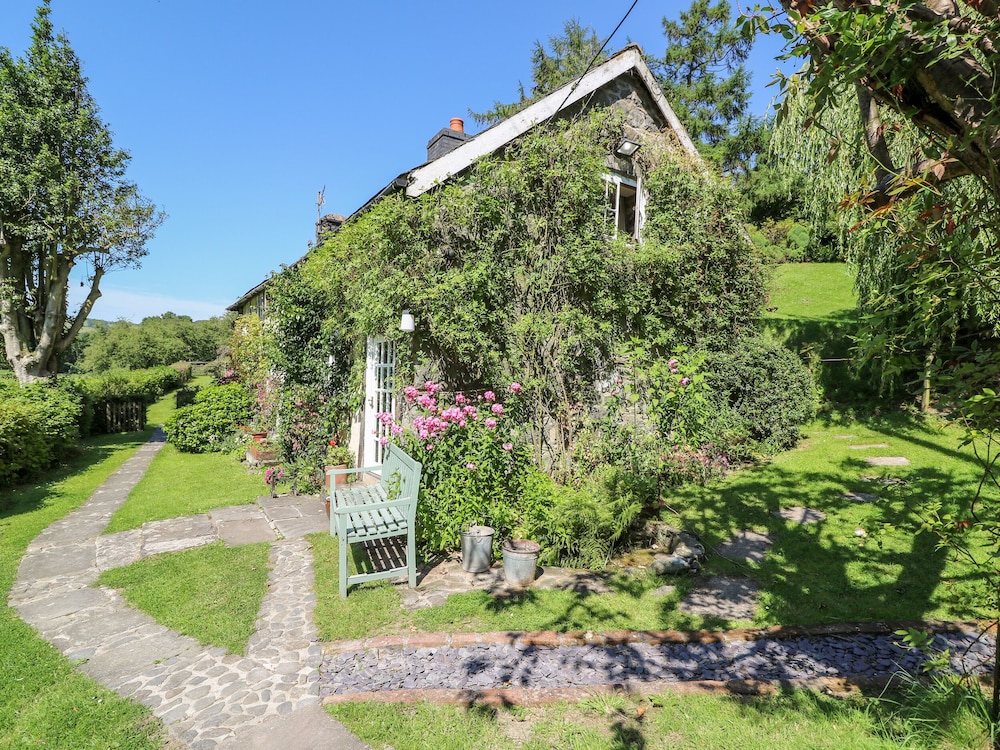 Lower Dolgenau- The Cottage