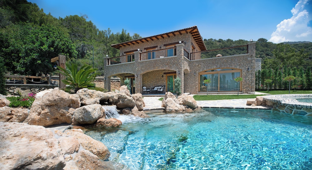 Private Island-Style Ultra Luxury Villa Estate
