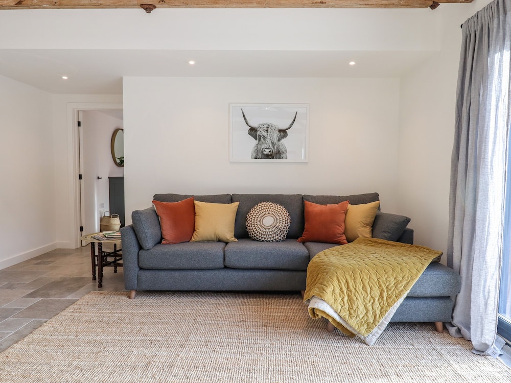 1 Caddaford Barns